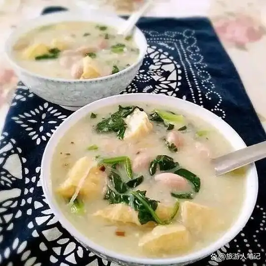 十大小吃里的青岛密码，走在青岛的街角巷尾，味蕾上的惊喜总比风景来得更直接