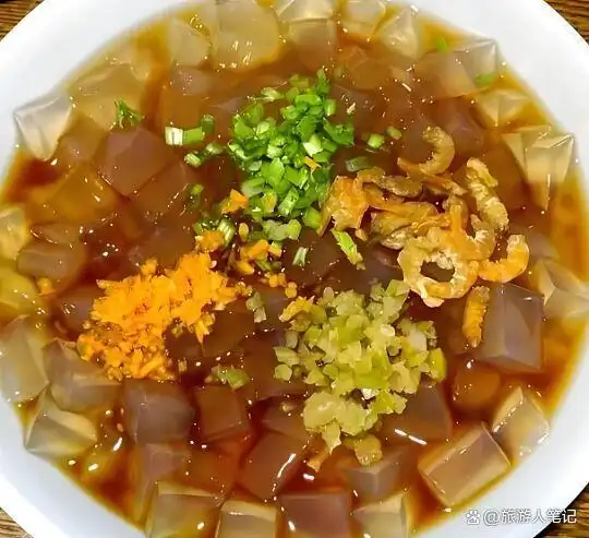 十大小吃里的青岛密码，走在青岛的街角巷尾，味蕾上的惊喜总比风景来得更直接