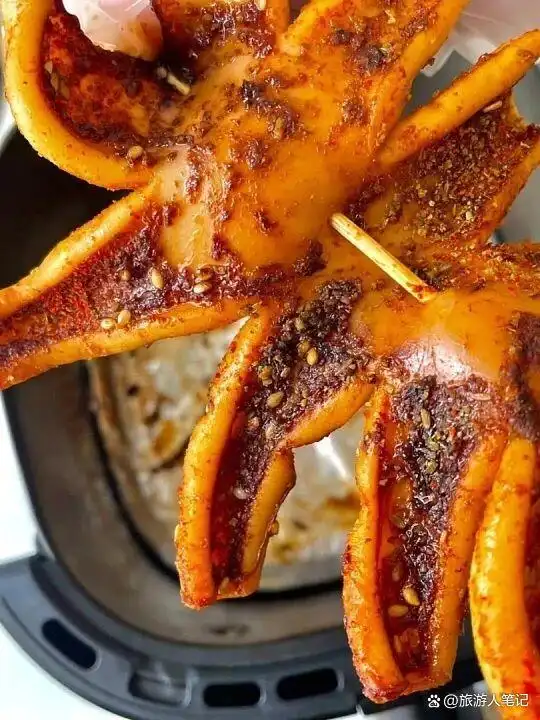 十大小吃里的青岛密码，走在青岛的街角巷尾，味蕾上的惊喜总比风景来得更直接