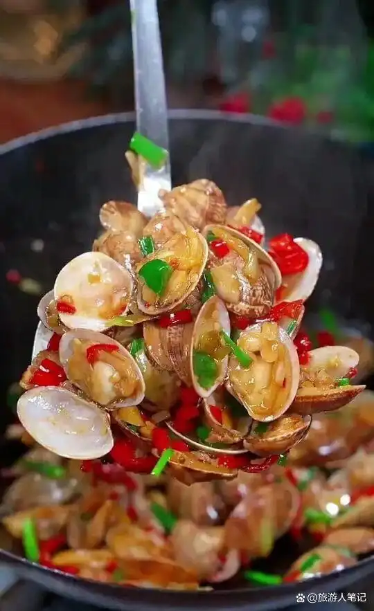 十大小吃里的青岛密码，走在青岛的街角巷尾，味蕾上的惊喜总比风景来得更直接