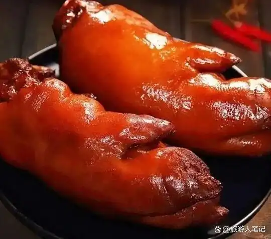 十大小吃里的青岛密码，走在青岛的街角巷尾，味蕾上的惊喜总比风景来得更直接