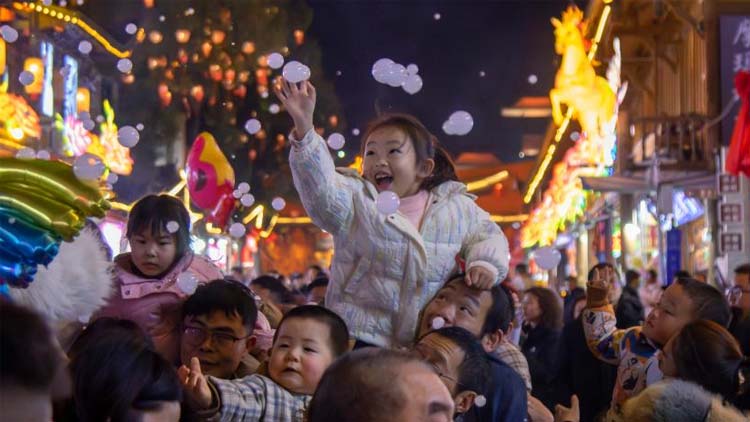 长沙火车站首开春运夜间高铁，输送益阳、常德、张家界西方向夜间客流