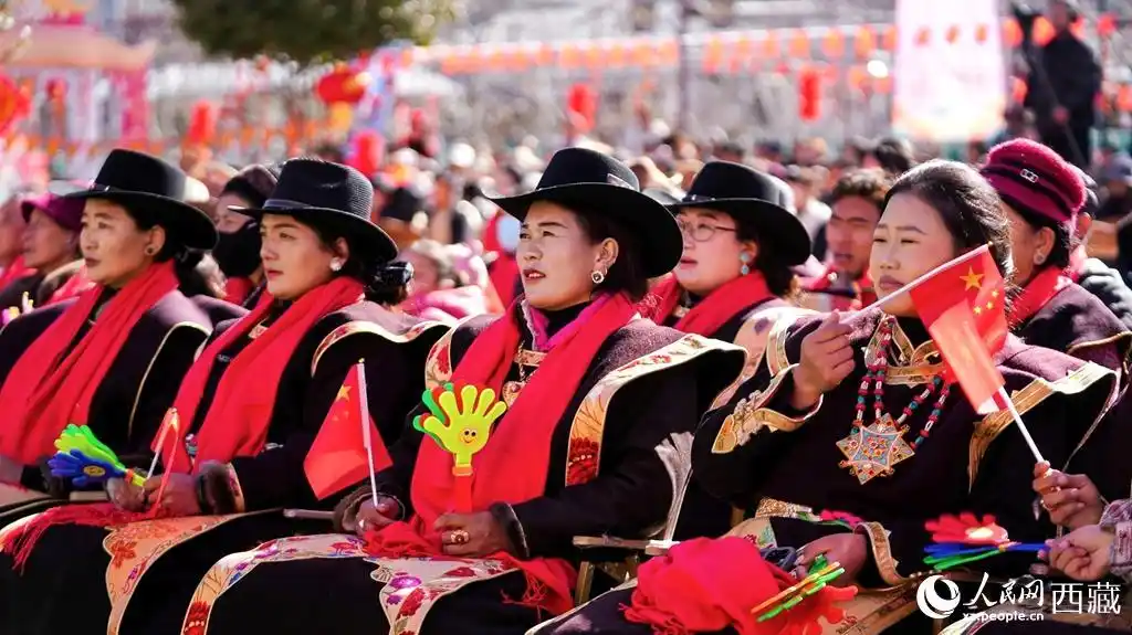 西藏林芝：边境村响起新春欢歌