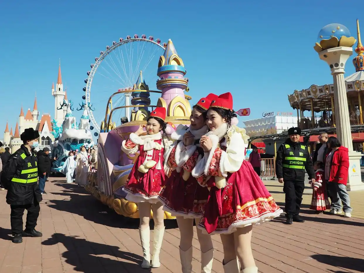 石景山游乐园迎春庙会真热闹！腰鼓表演、花车大巡游引客来