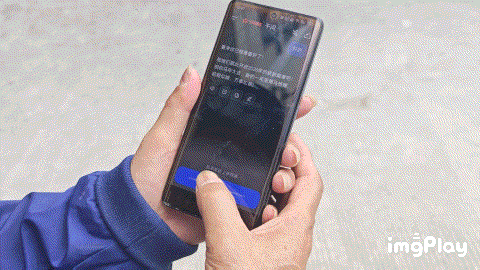 村里人如何用AI?月嫂用AI发朋友圈,千问成了大爷的赛博收音机