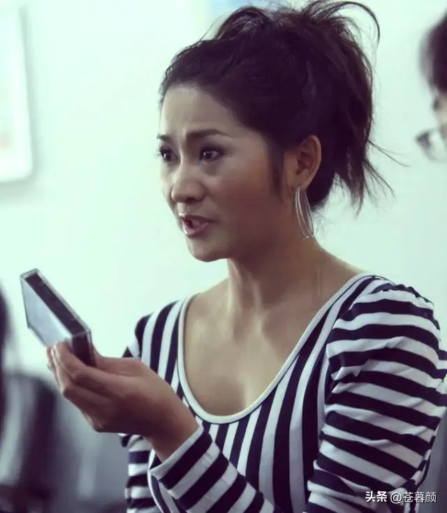 陪睡陪玩只是冰山一角，明星爆出的娱乐圈内幕，是一个比一个荒唐