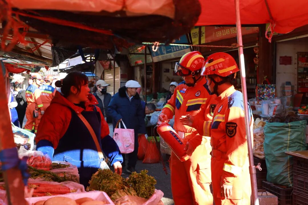 丽江古城消防的十二时辰 | 新春走基层