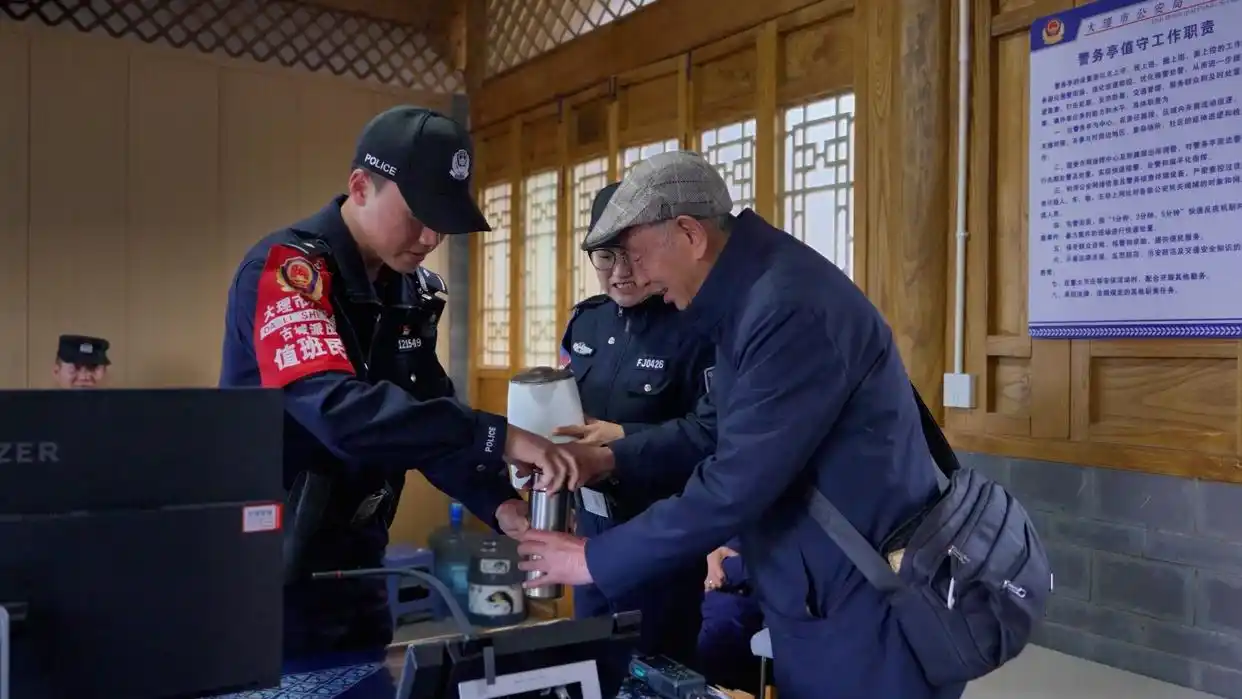 我们的节日·春节丨新春坚守护平安 藏蓝身影暖云岭