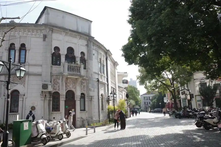 梧桐影里读上海：来一场文艺深度漫游