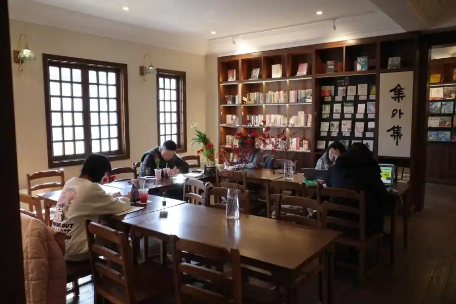 梧桐影里读上海：来一场文艺深度漫游