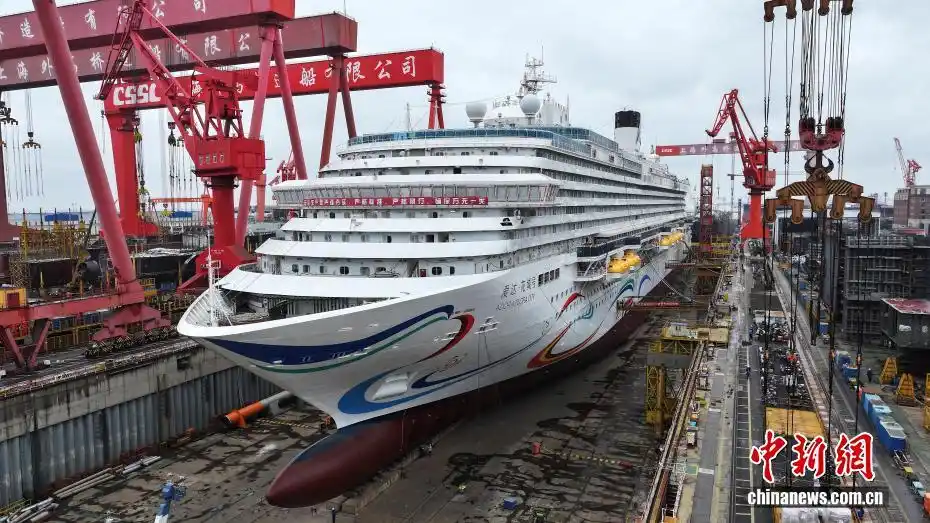 (新春走基层)第二艘国产大型邮轮“爱达·花城号”主体建造基本完成