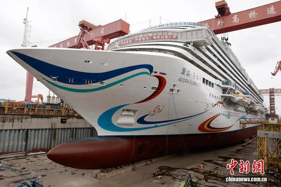 (新春走基层)第二艘国产大型邮轮“爱达·花城号”主体建造基本完成