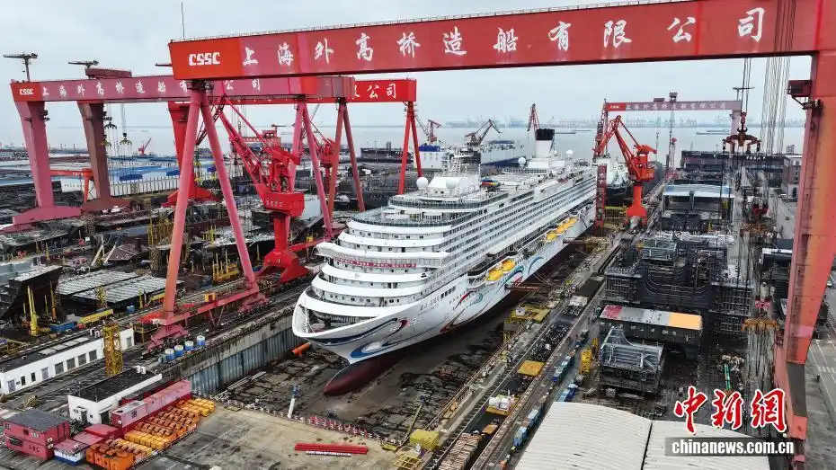 (新春走基层)第二艘国产大型邮轮“爱达·花城号”主体建造基本完成