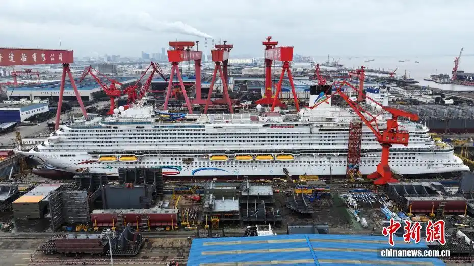 (新春走基层)第二艘国产大型邮轮“爱达·花城号”主体建造基本完成