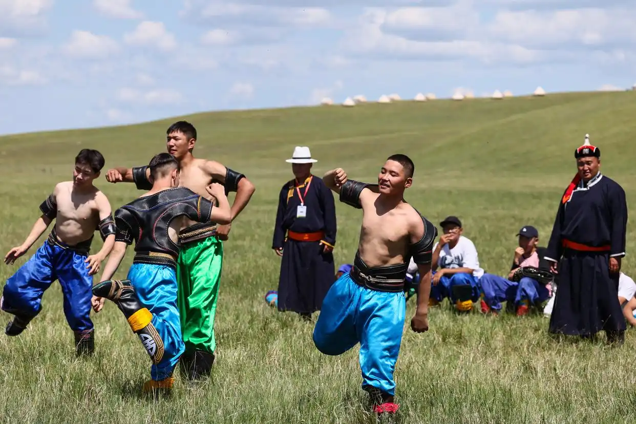 第二届内蒙古呼伦贝尔大草原文化旅游节开幕