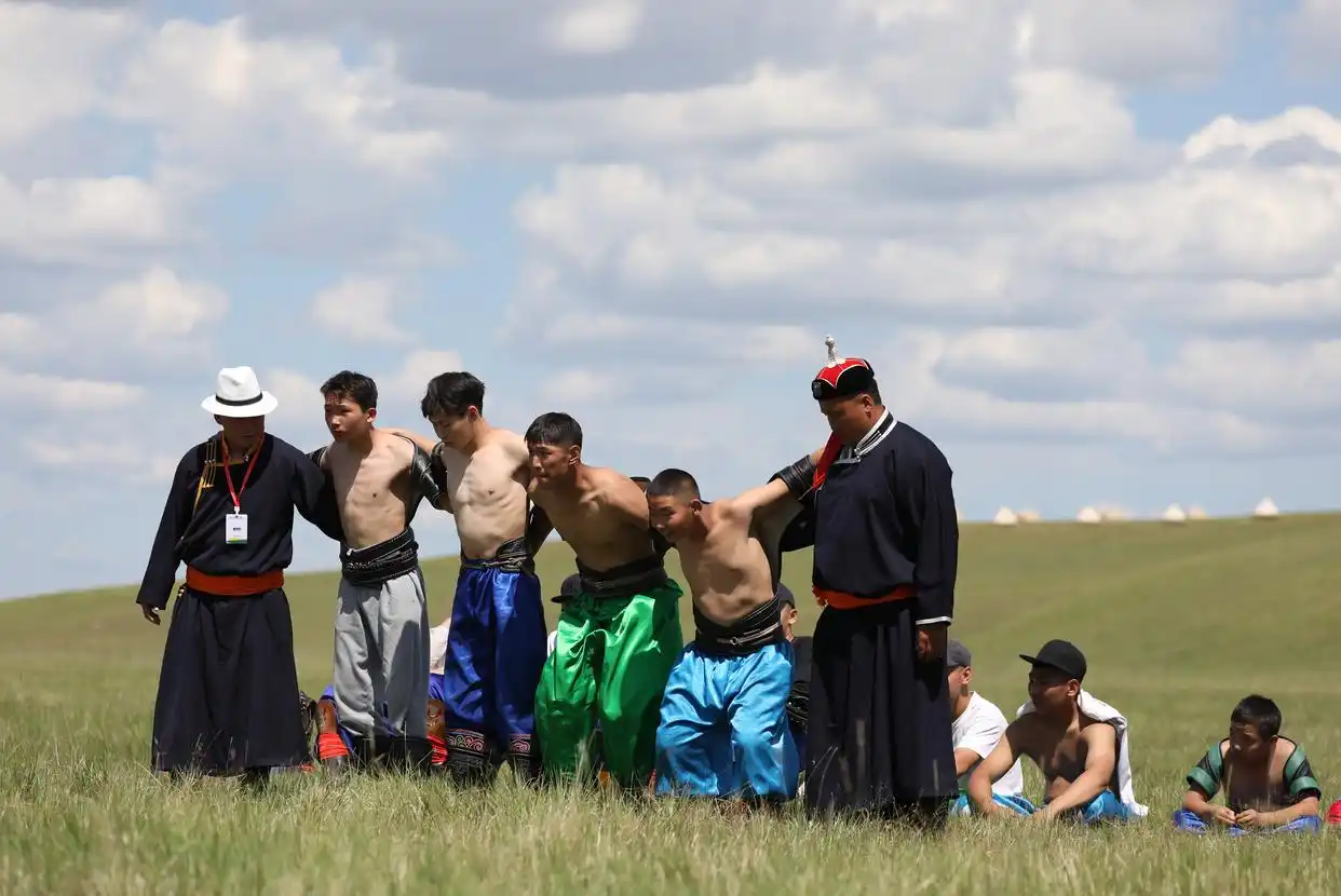 第二届内蒙古呼伦贝尔大草原文化旅游节开幕