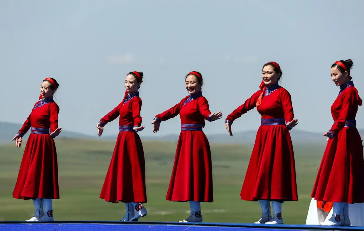 第二届内蒙古呼伦贝尔大草原文化旅游节开幕