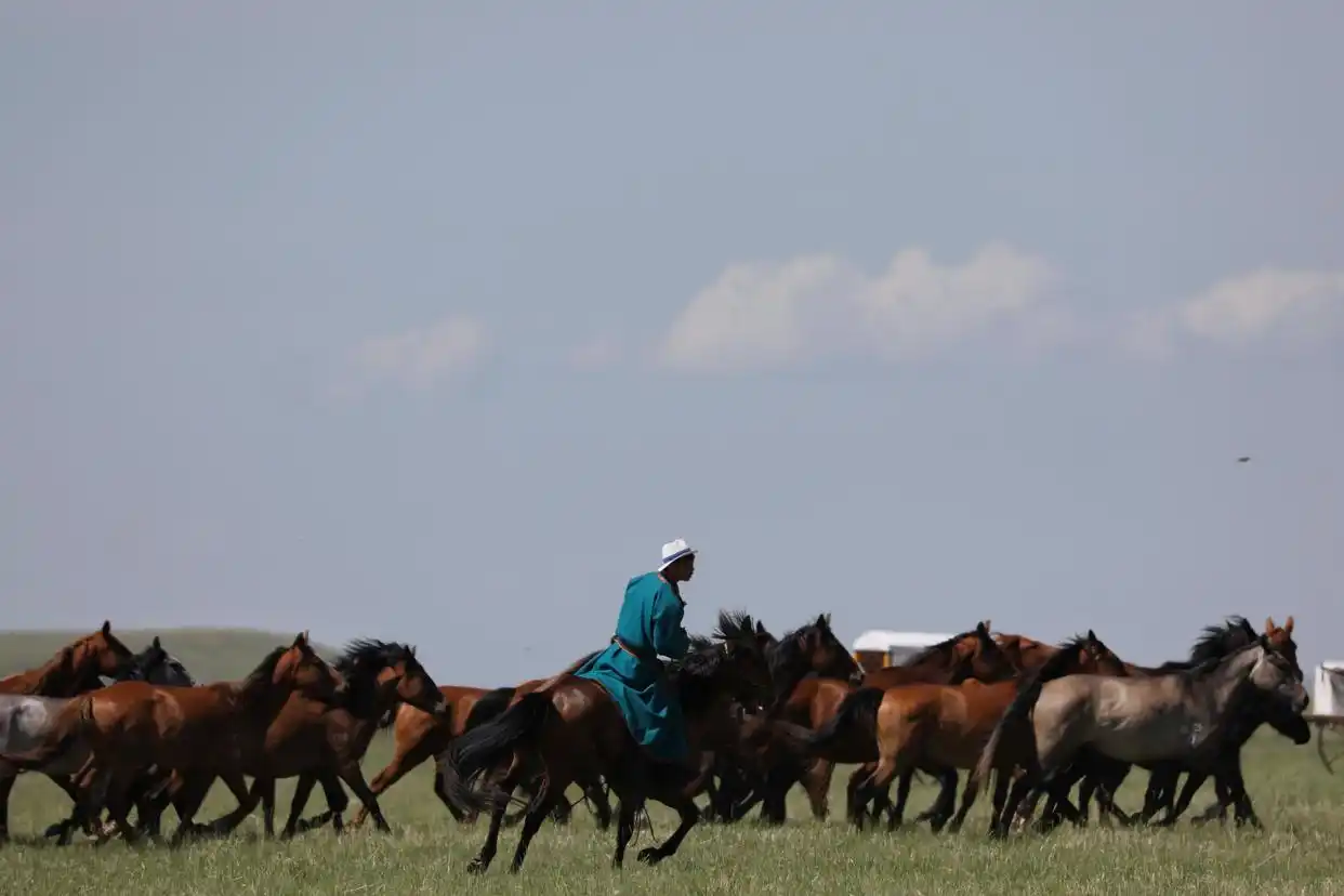 第二届内蒙古呼伦贝尔大草原文化旅游节开幕