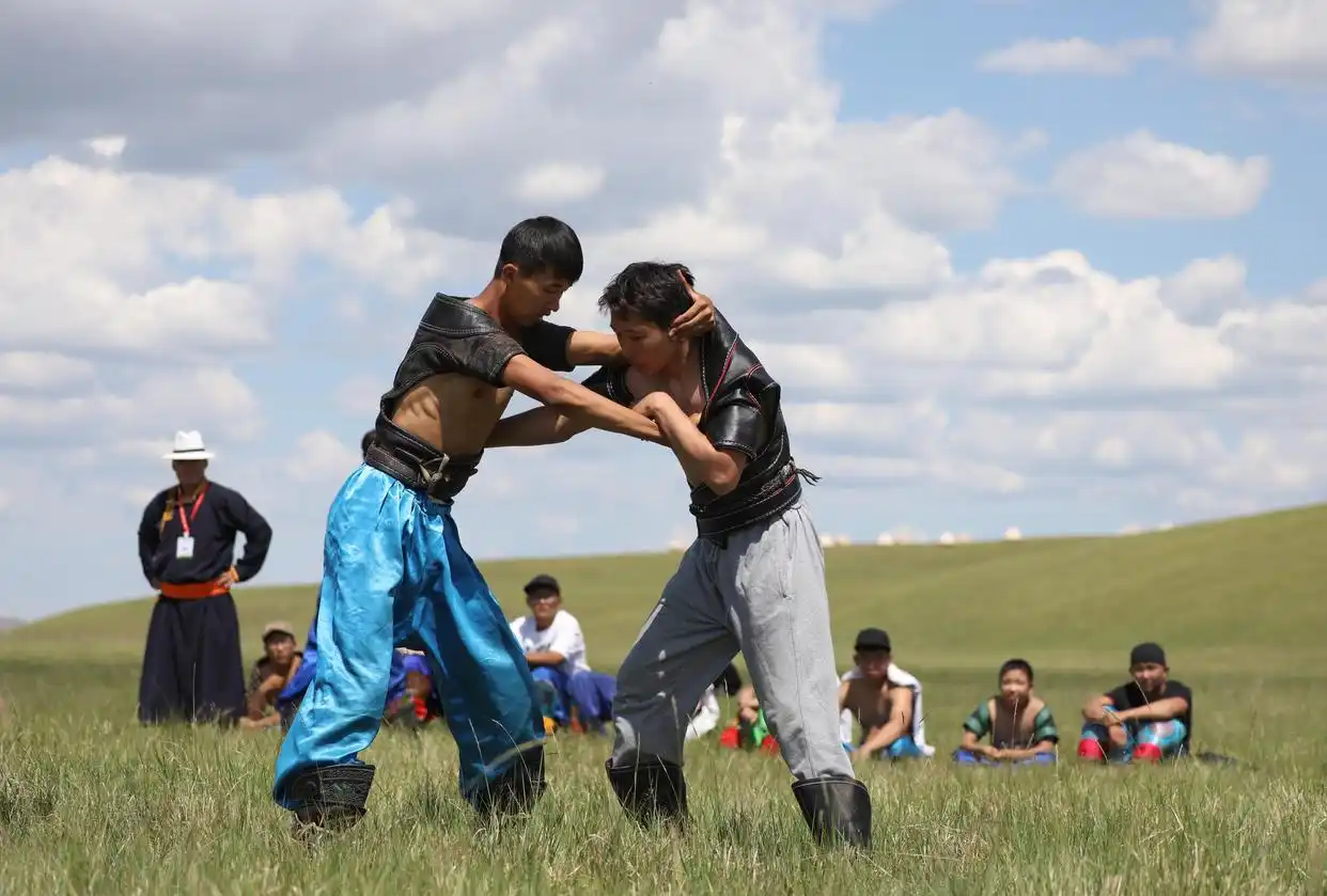 第二届内蒙古呼伦贝尔大草原文化旅游节开幕