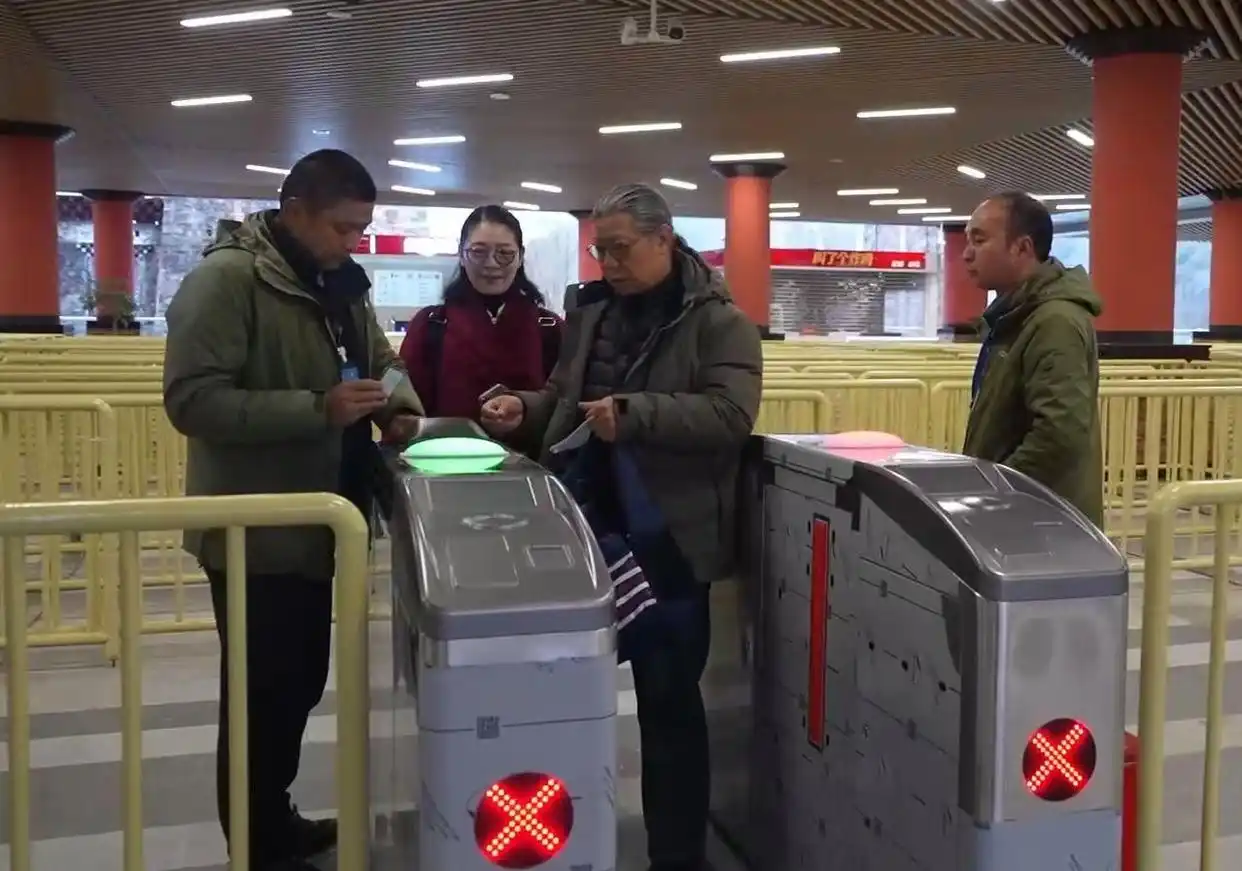 第一批“终身制”游客已到达！甘孜迎来终身门票核销首日