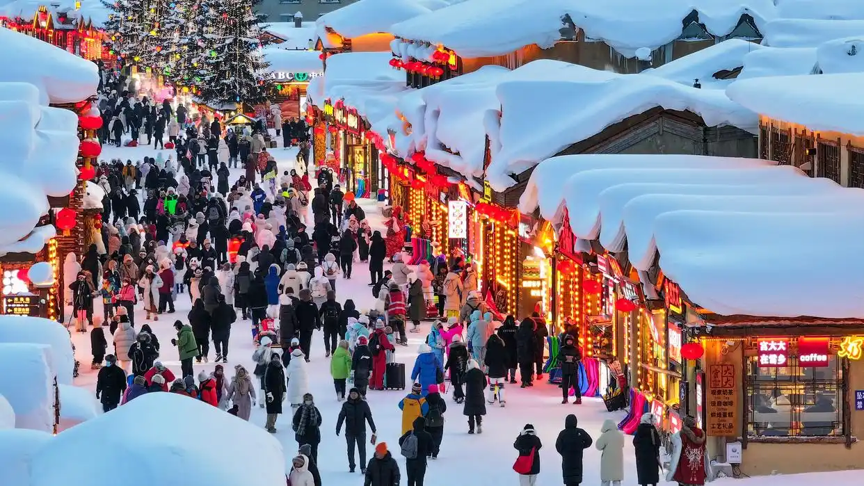 工作人员回应雪乡将闭园：雪已大幅融化，游客不多，门票仍需原价购买