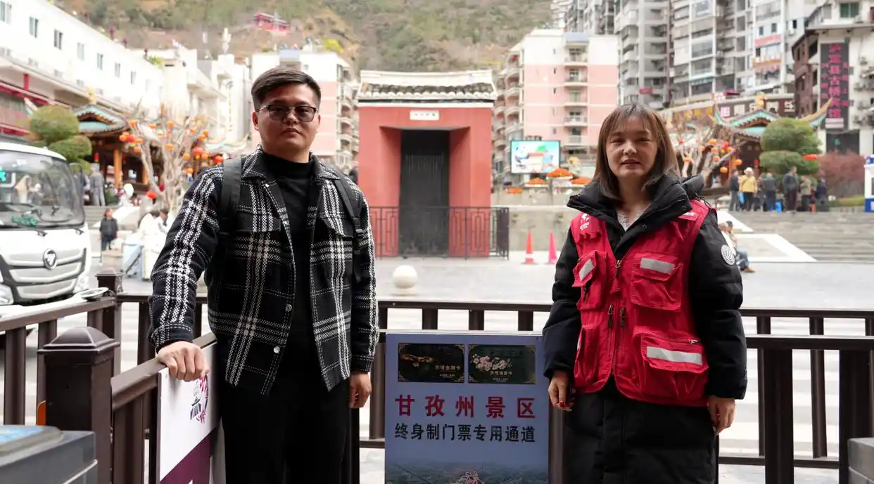 甘孜州景区终身门票核销首日 游客点赞便捷超值