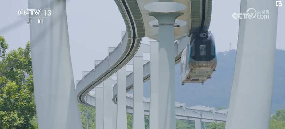 热门景区“挤”满外国游客 小众乡村、高科技景点成“打卡”新选项