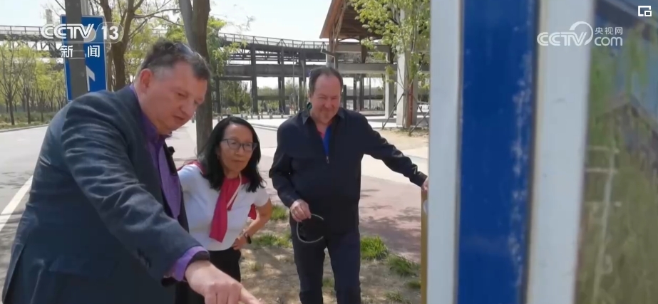 热门景区“挤”满外国游客 小众乡村、高科技景点成“打卡”新选项