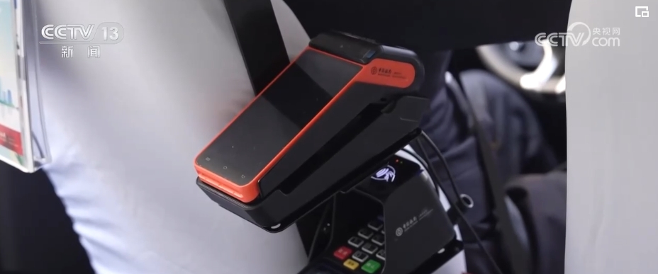 热门景区“挤”满外国游客 小众乡村、高科技景点成“打卡”新选项