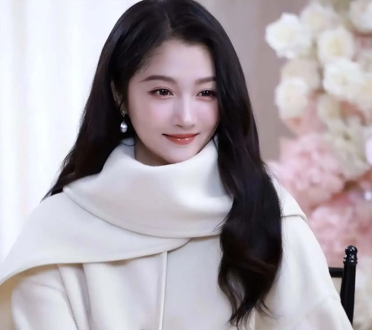 陪睡陪玩是冰山一角？制片人公开内涵关晓彤，暗指其角色来路不明