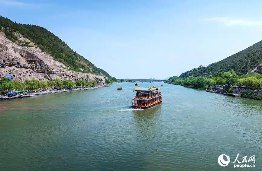 走进龙门石窟 感受千年石窟的文化印记