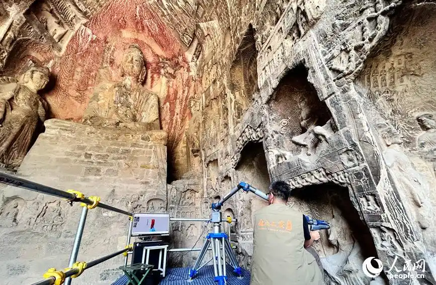 走进龙门石窟 感受千年石窟的文化印记