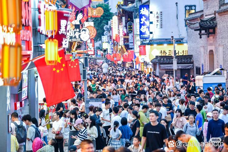 国庆黄金周即将迎旅游高峰 出境游、自由行受欢迎