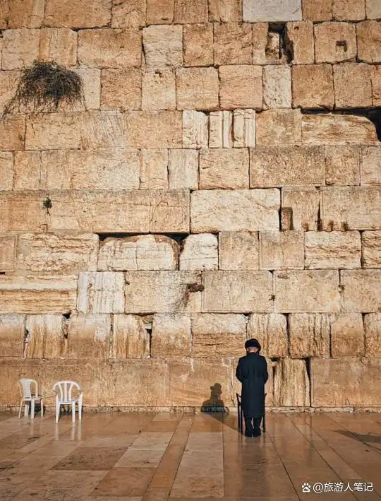 耶路撒冷的哭墙，一面墙，哭了三千年，懂你站在它面前的时候，心里为什么也会莫名地发紧