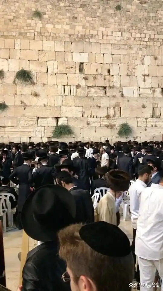 耶路撒冷的哭墙，一面墙，哭了三千年，懂你站在它面前的时候，心里为什么也会莫名地发紧