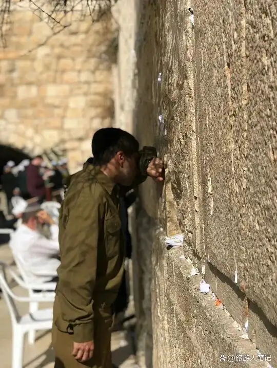 耶路撒冷的哭墙，一面墙，哭了三千年，懂你站在它面前的时候，心里为什么也会莫名地发紧