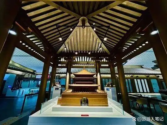 全世界也只有西安,在飞机场建一座博物馆,你脚下踩的这片土地,两千年前就埋着宝贝