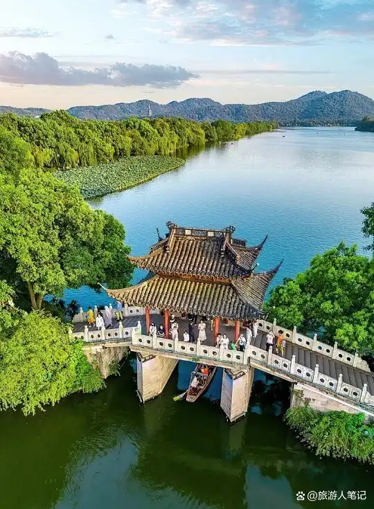 最受外国人欢迎的中国十大城市，带你看懂老外眼中的宝藏中国，看看这些地方凭什么让老外来了不想走