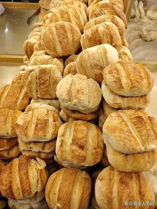 呼和浩特真正的地道，就藏在那十样你非尝不可的小吃里，吃一口，就能懂这座城