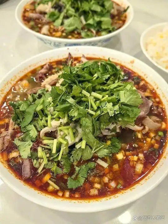 呼和浩特真正的地道，就藏在那十样你非尝不可的小吃里，吃一口，就能懂这座城