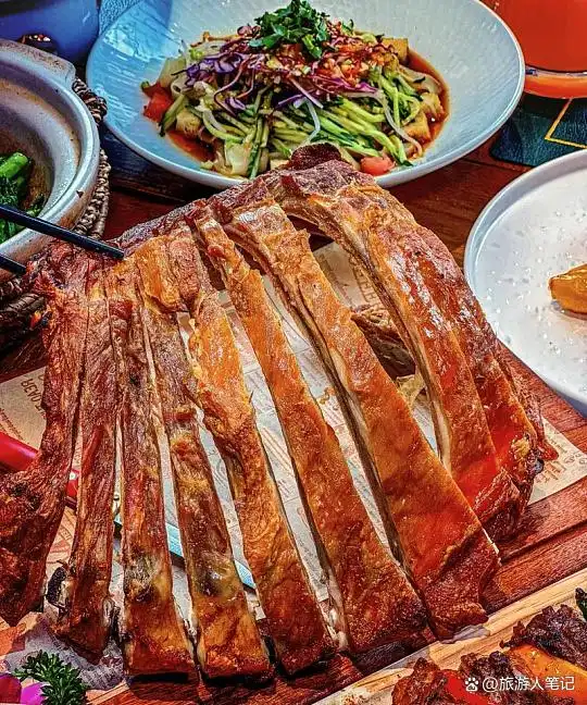 呼和浩特真正的地道，就藏在那十样你非尝不可的小吃里，吃一口，就能懂这座城