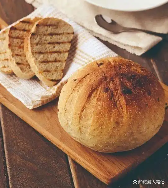 欧洲人顿顿面包，糖尿病却比我们少？同样是主食，为什么我们的馒头包子升糖快，欧洲人的面包却成了控糖神器？答案就藏在面粉里