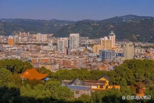 中国最宜居的沿海小城，究竟在哪？是气候？是物价？是医疗？是交通？还是那份“说不清为什么，就是觉得舒服”的感觉？