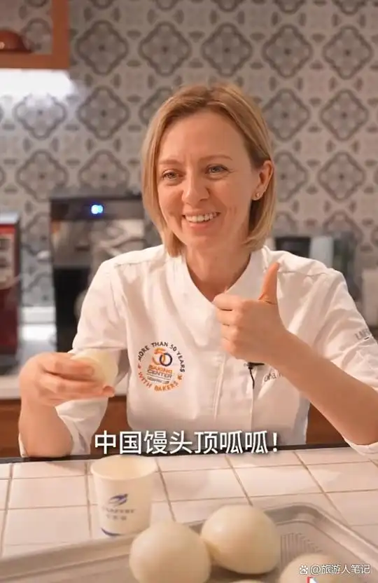一块钱的中国馒头,是怎么在法国把“面包之王”拉下马的?这世界不仅是一个巨大的草台班子,还是一个巨大的“真香”现场