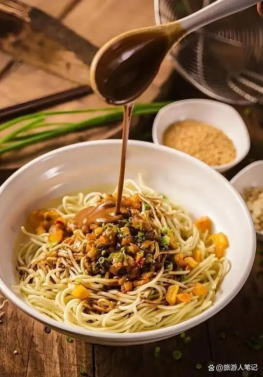 武汉的十种小吃味道,一部江湖,每一种食物背后,都站着这座城市百年来风风火火的魂