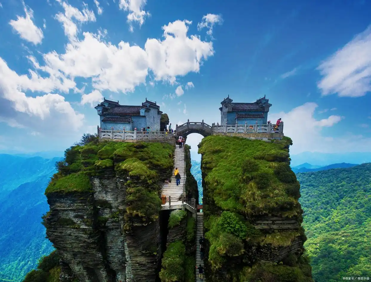 梵净山：白天爬得腿发抖，夜晚吃得嘴发软