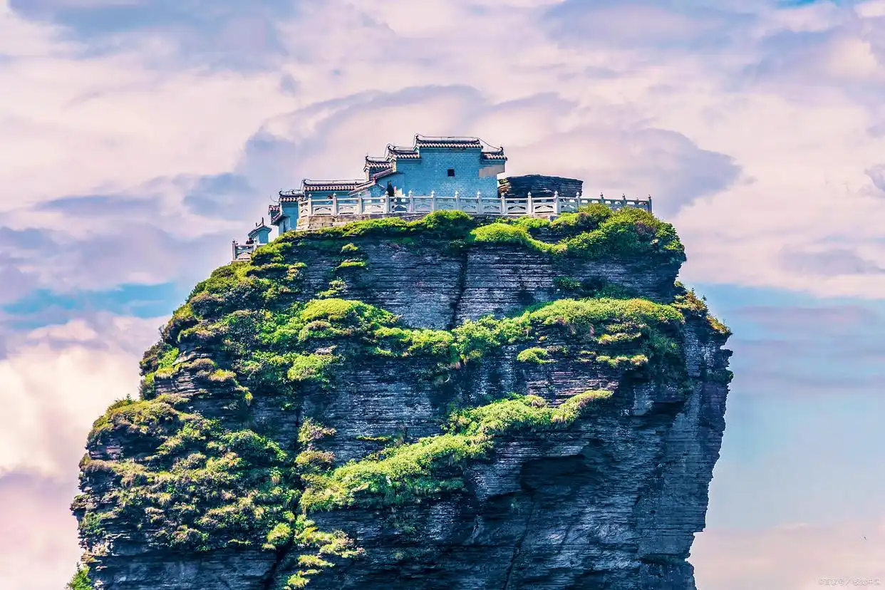 梵净山：白天爬得腿发抖，夜晚吃得嘴发软