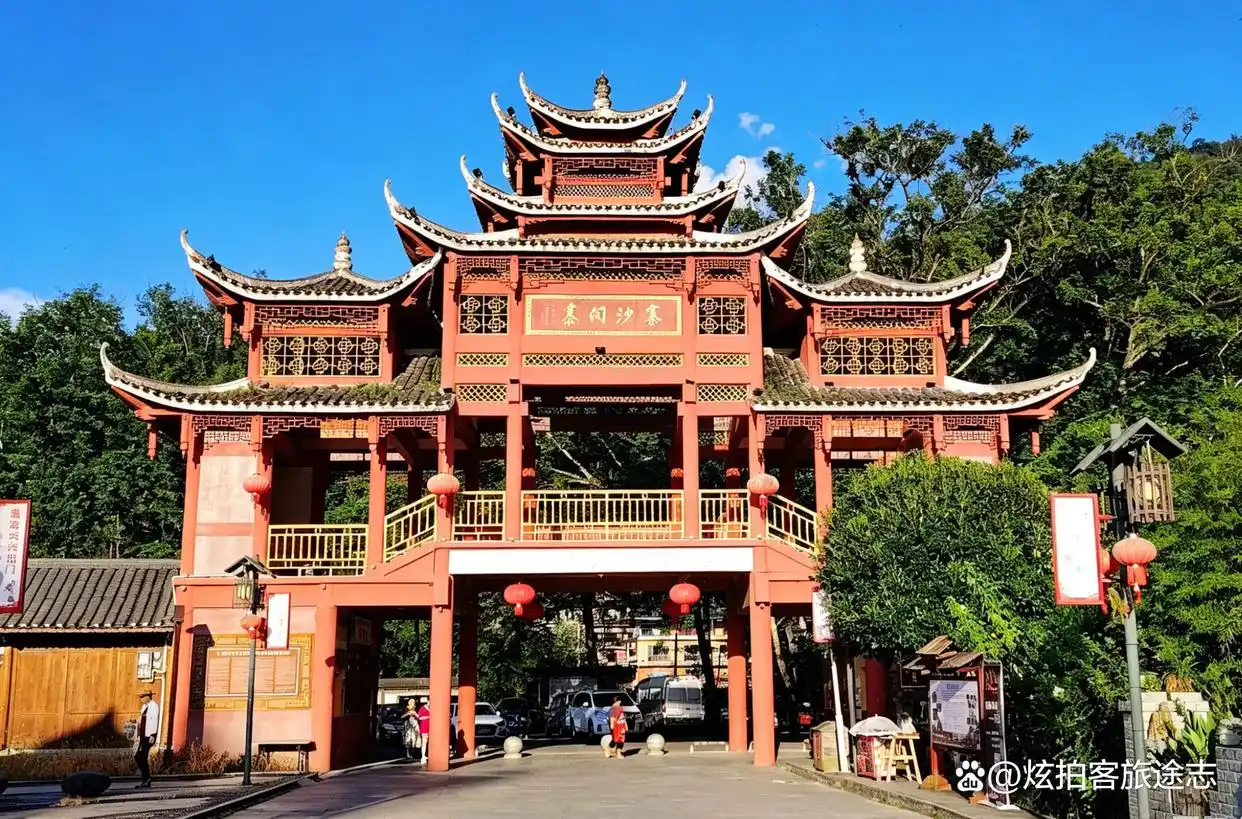 梵净山：白天爬得腿发抖，夜晚吃得嘴发软