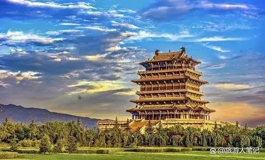 到了夏天,总想找个地方躲一躲热浪,不去秦岭了,陕甘宁交界这座小城,才是夏天最值得常住的人间净土