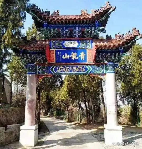 到了夏天,总想找个地方躲一躲热浪,不去秦岭了,陕甘宁交界这座小城,才是夏天最值得常住的人间净土